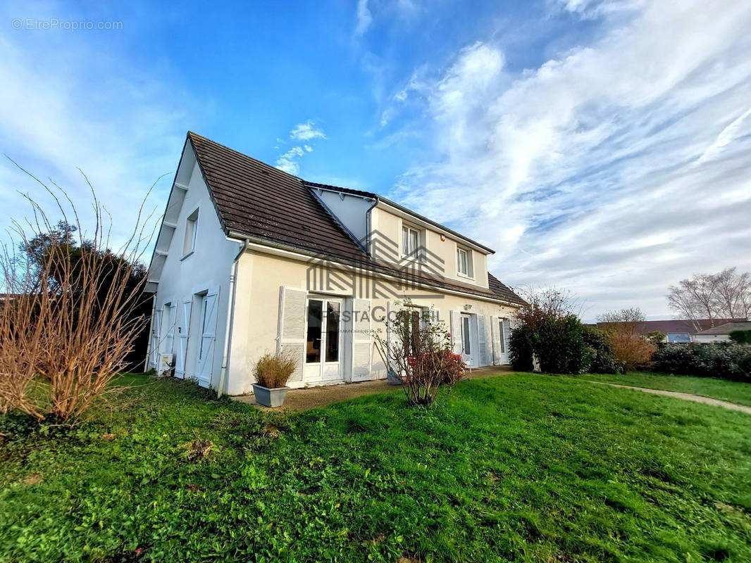 Maison à ANGERVILLE-LA-CAMPAGNE