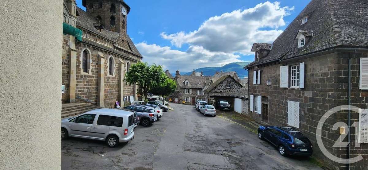 Appartement à VIC-SUR-CERE