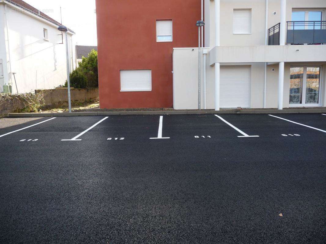 Parking à SAINT-SEBASTIEN-SUR-LOIRE