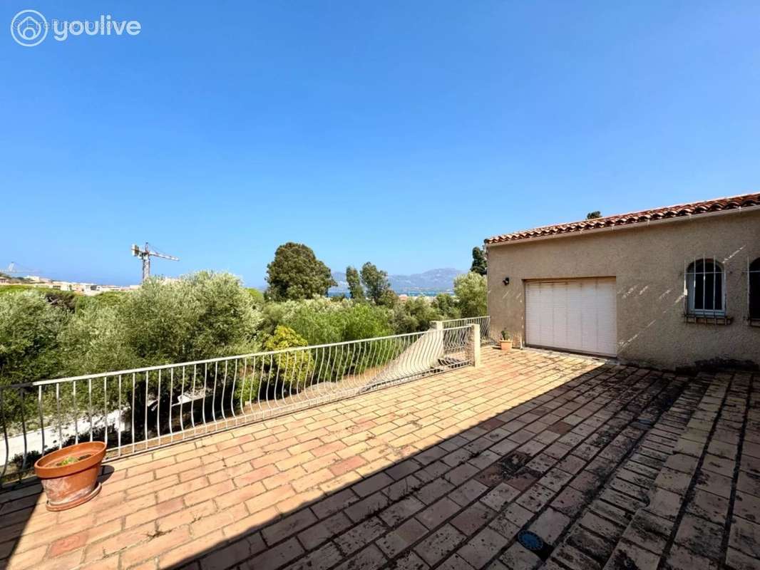 Maison à CALVI