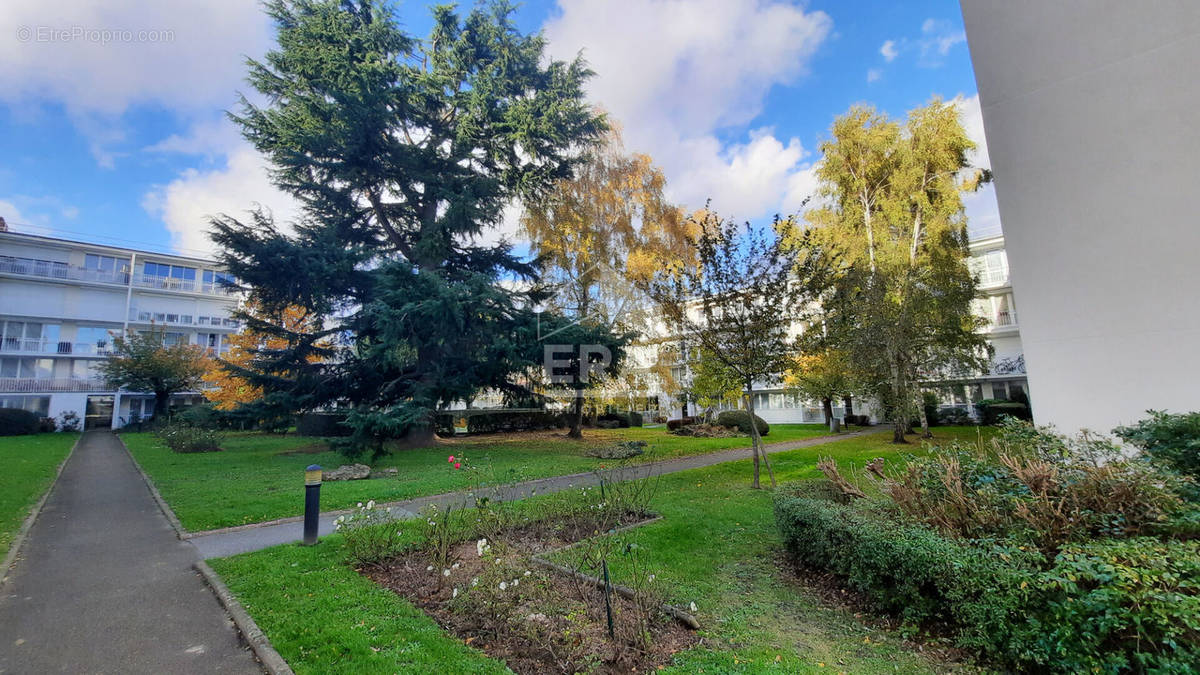 Appartement à FONTENAY-LE-FLEURY