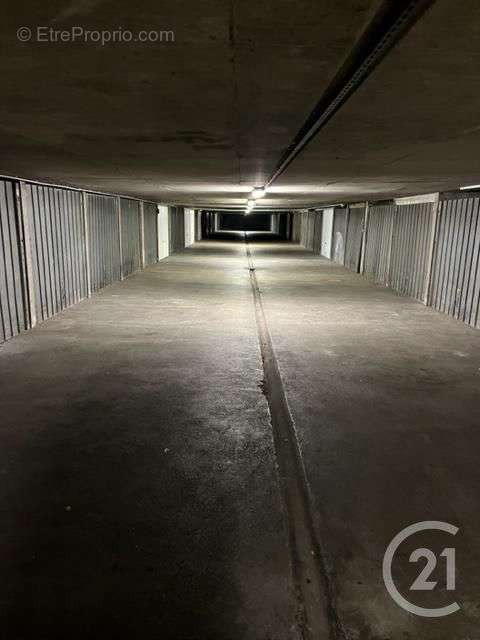 Parking à LYON-8E