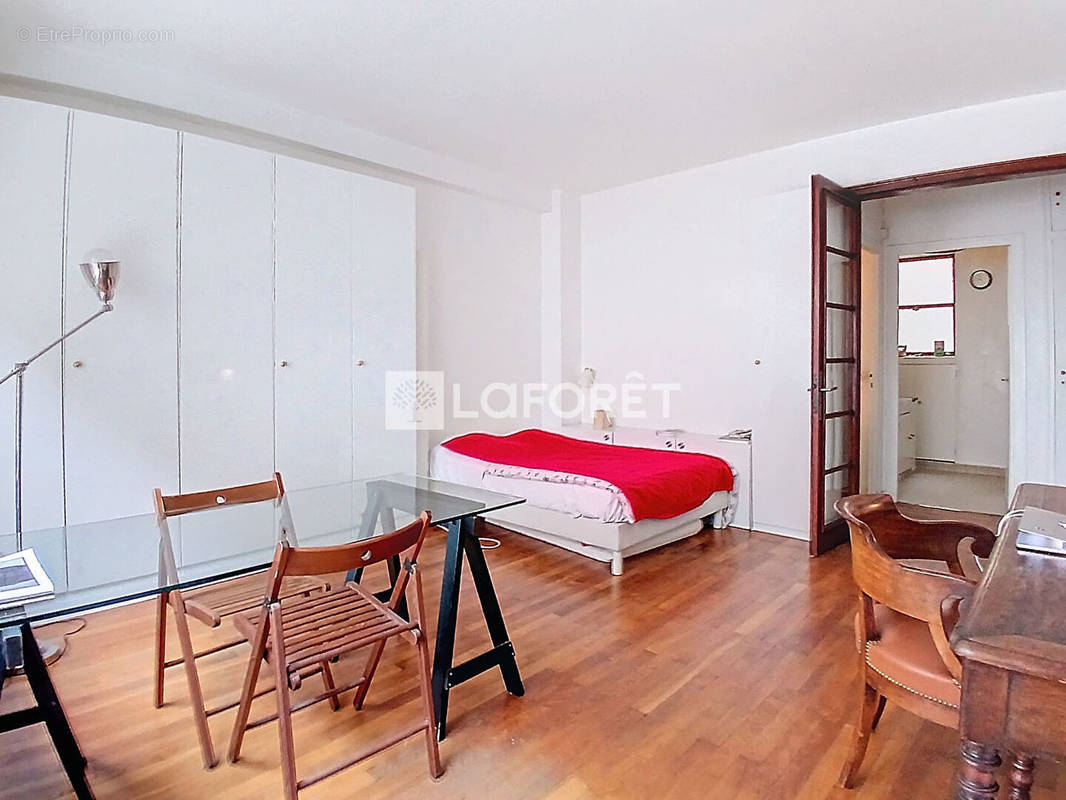 Appartement à PARIS-14E