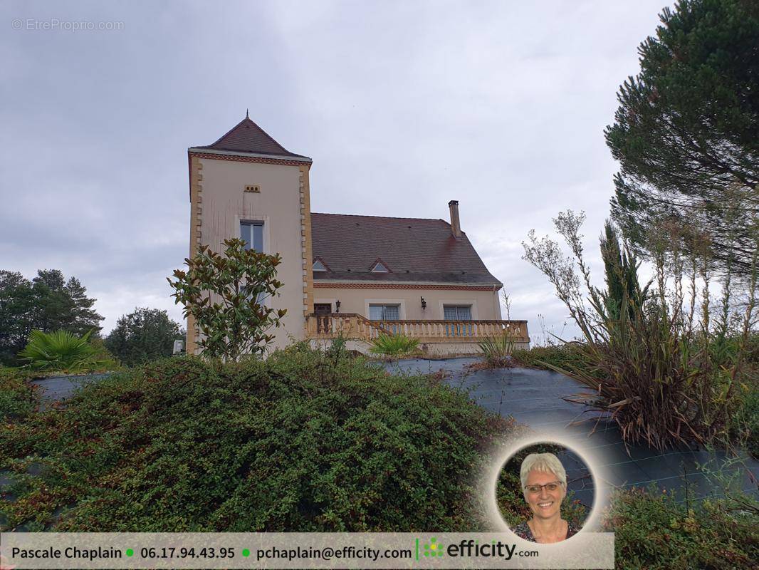 Maison à JAVERLHAC-ET-LA-CHAPELLE-SAINT-ROBERT