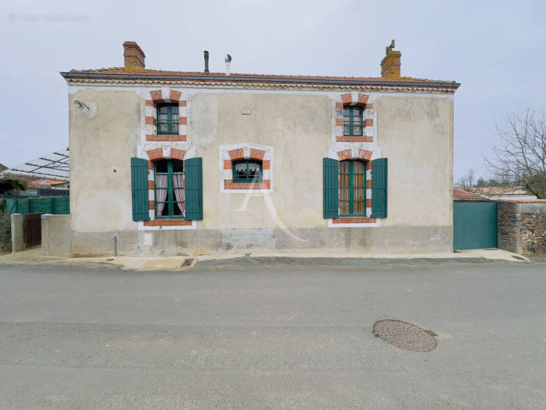 Maison à SAINT-FLORENT-DES-BOIS