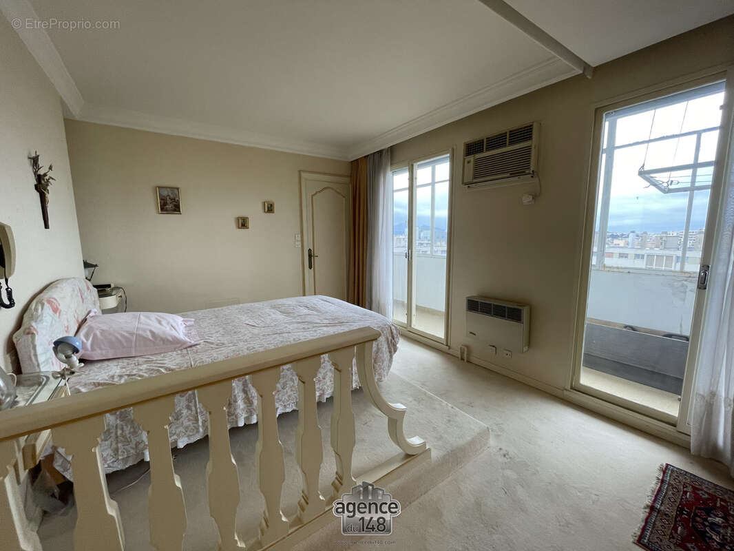 Appartement à MARSEILLE-1E