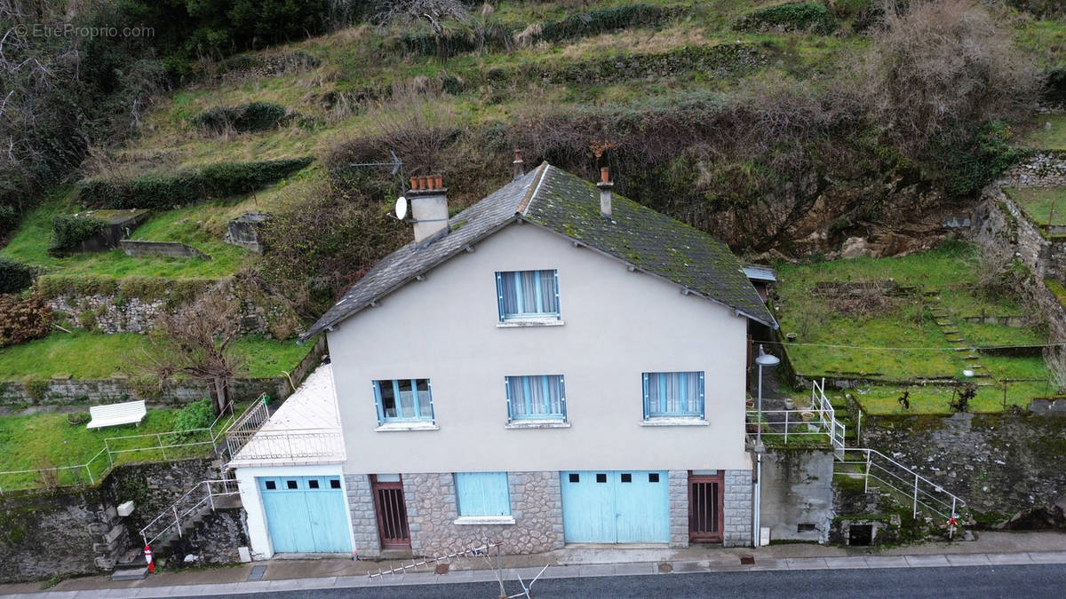 Maison à ENTRAYGUES-SUR-TRUYERE