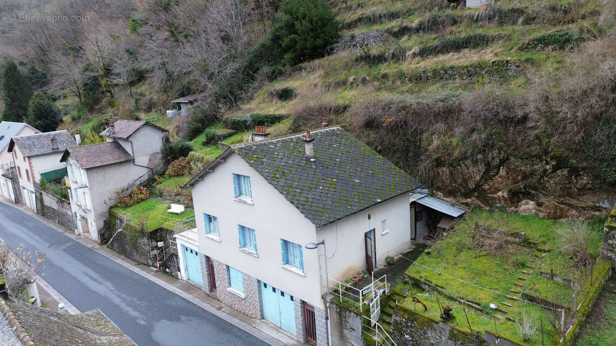 Maison à ENTRAYGUES-SUR-TRUYERE