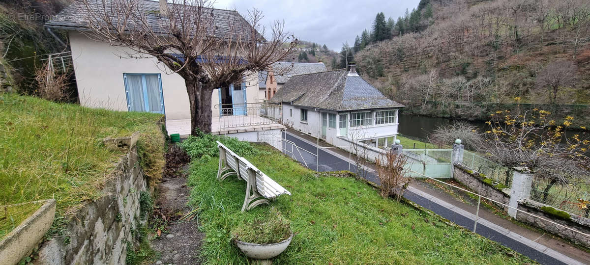 Maison à ENTRAYGUES-SUR-TRUYERE