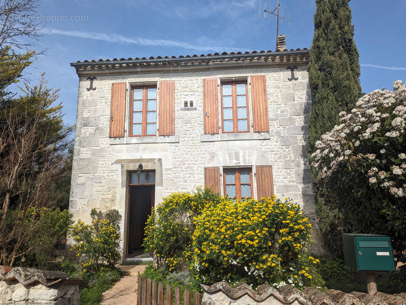 Maison à SEGONZAC