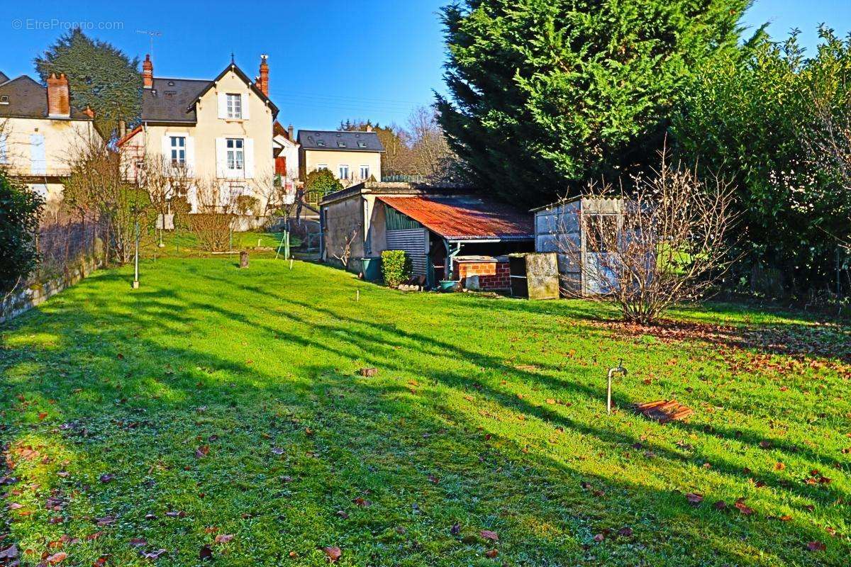 Maison à SAINT-SATUR