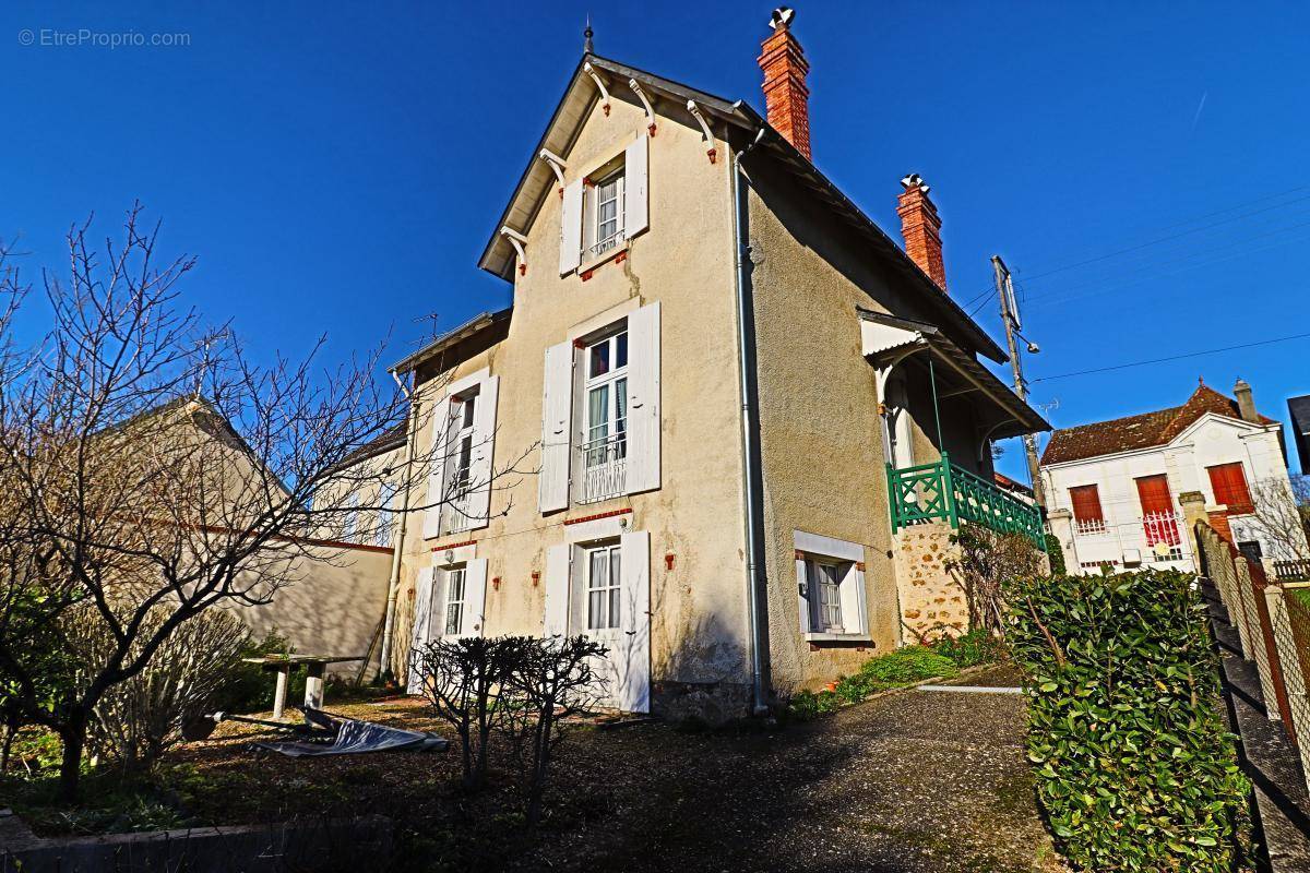 Maison à SAINT-SATUR