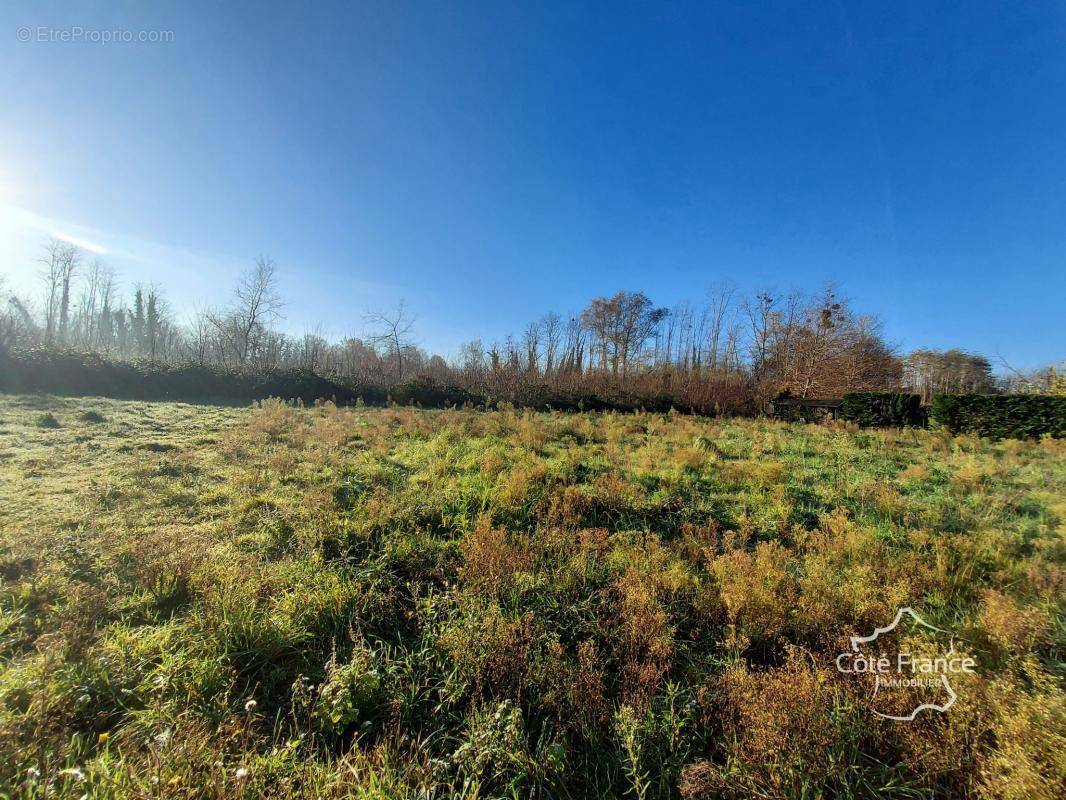 Terrain à LANDIRAS