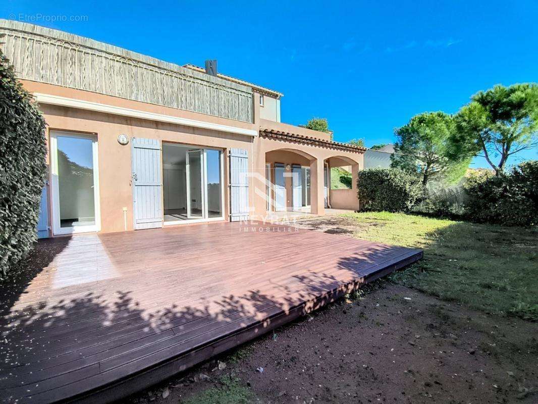 Appartement à ROQUEBRUNE-SUR-ARGENS