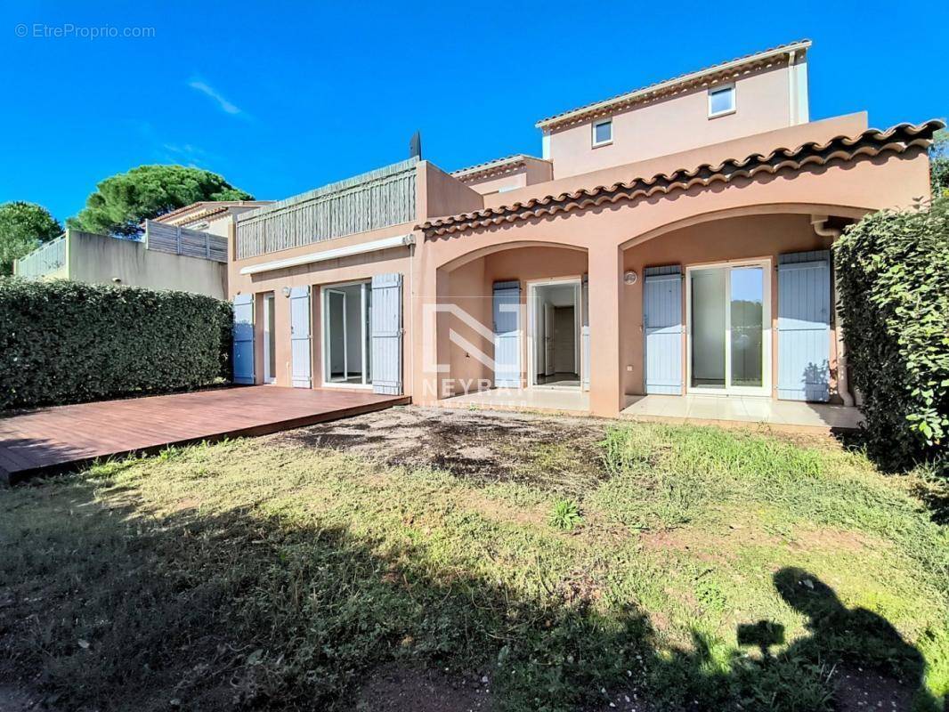 Appartement à ROQUEBRUNE-SUR-ARGENS