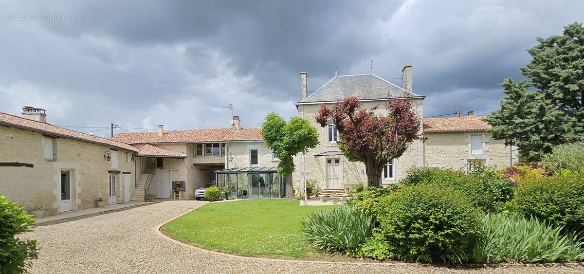 Maison à CHASSENEUIL-DU-POITOU