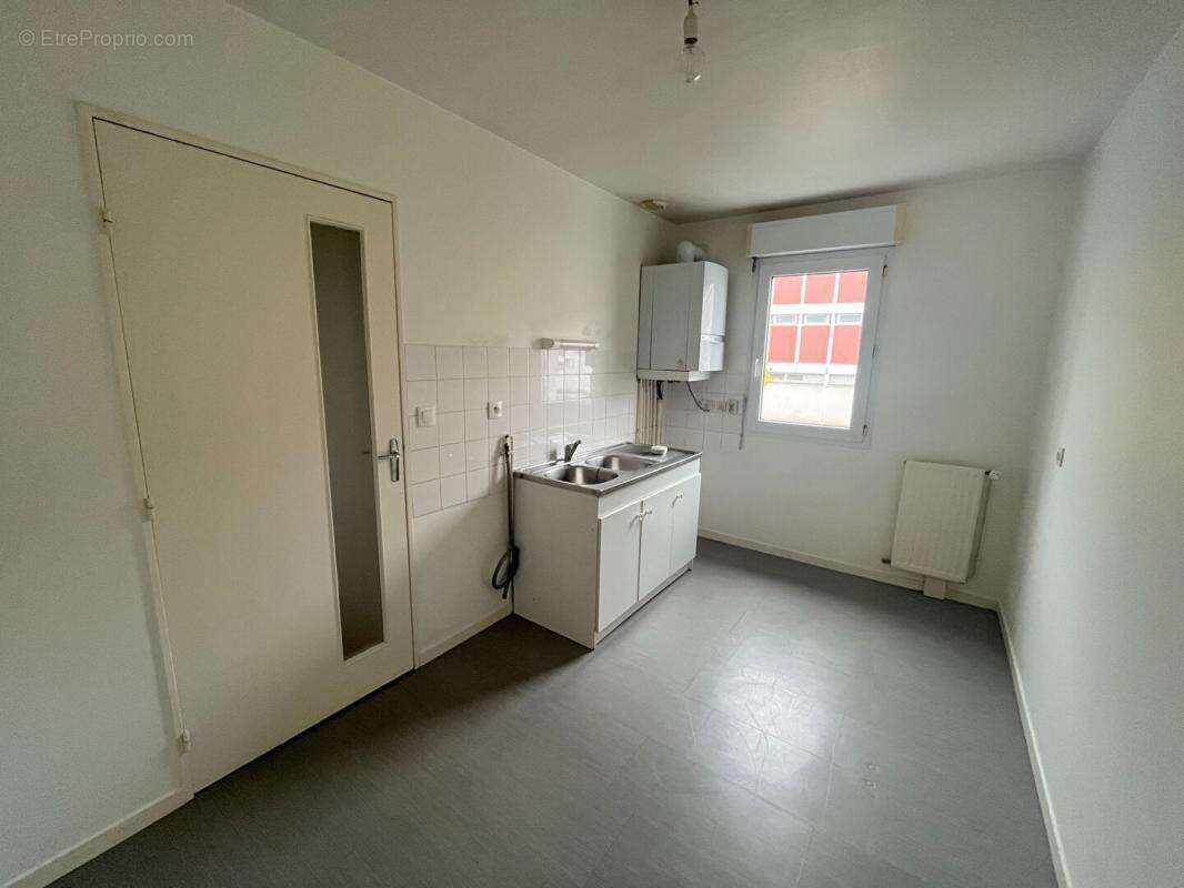 Appartement à MONTREUIL-JUIGNE