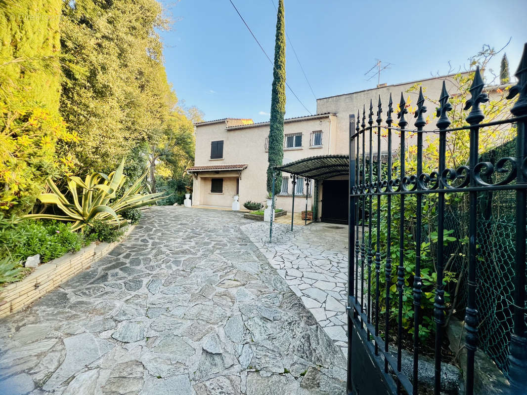 Maison à LA LONDE-LES-MAURES