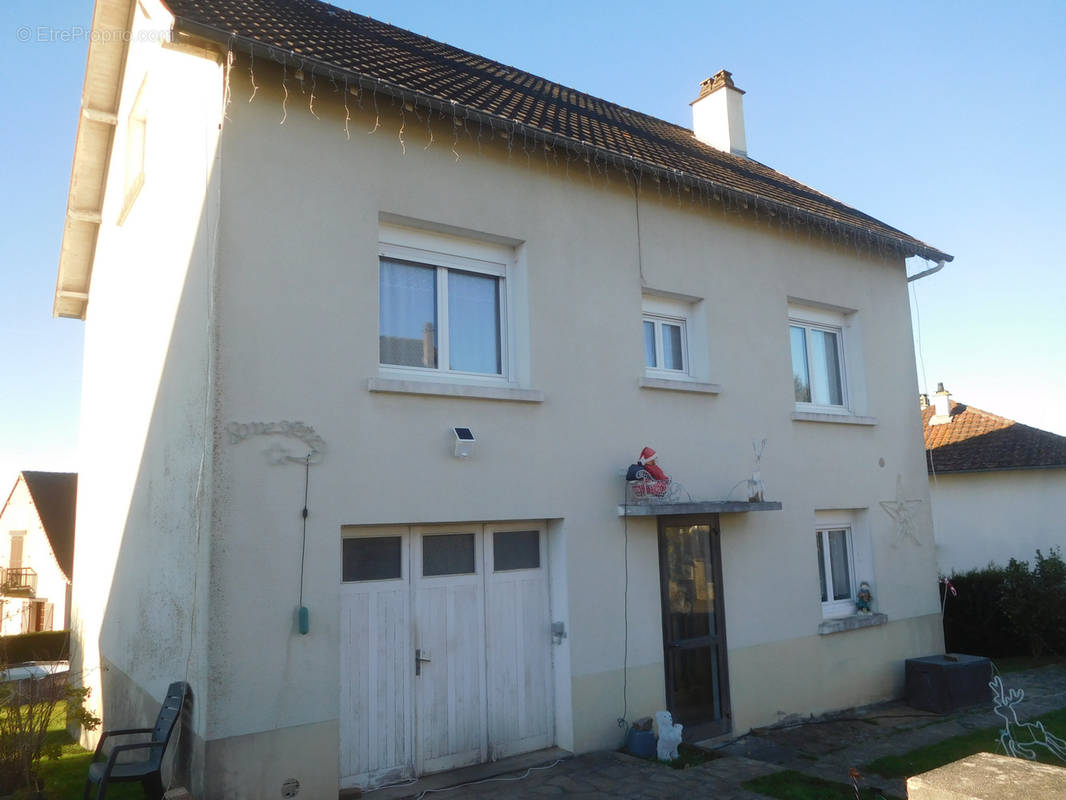 Maison à SAINT-YRIEIX-LA-PERCHE