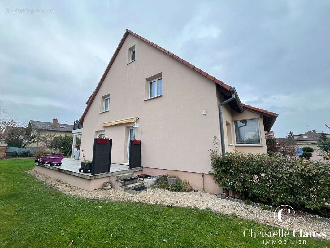 Maison à SAINTE-CROIX-EN-PLAINE