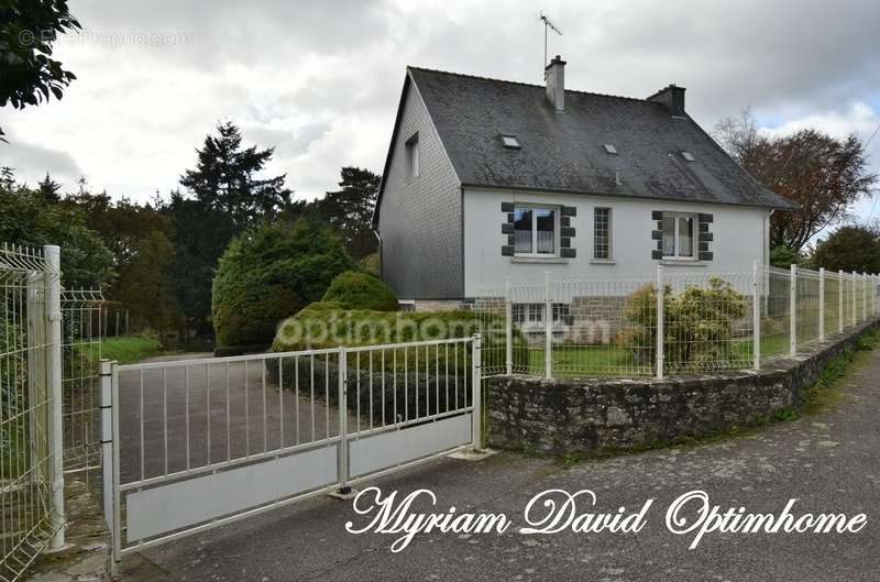 Maison à ROSTRENEN