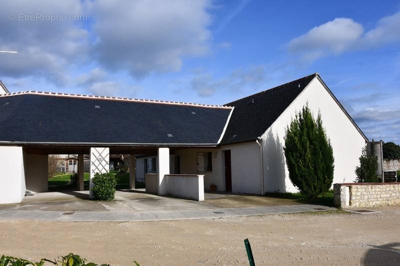 Appartement à LA CELLE-SAINT-AVANT