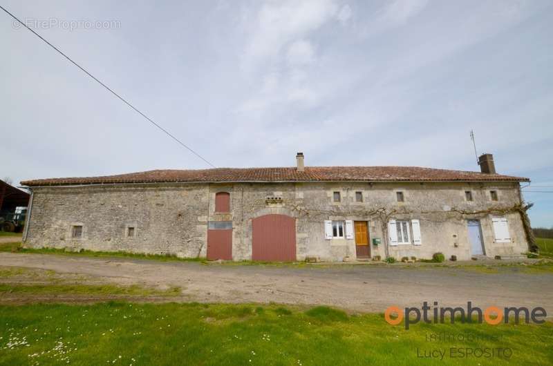 Maison à CHAMPAGNE-MOUTON