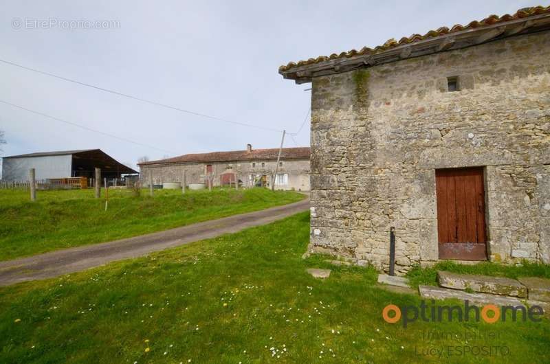 Maison à CHAMPAGNE-MOUTON