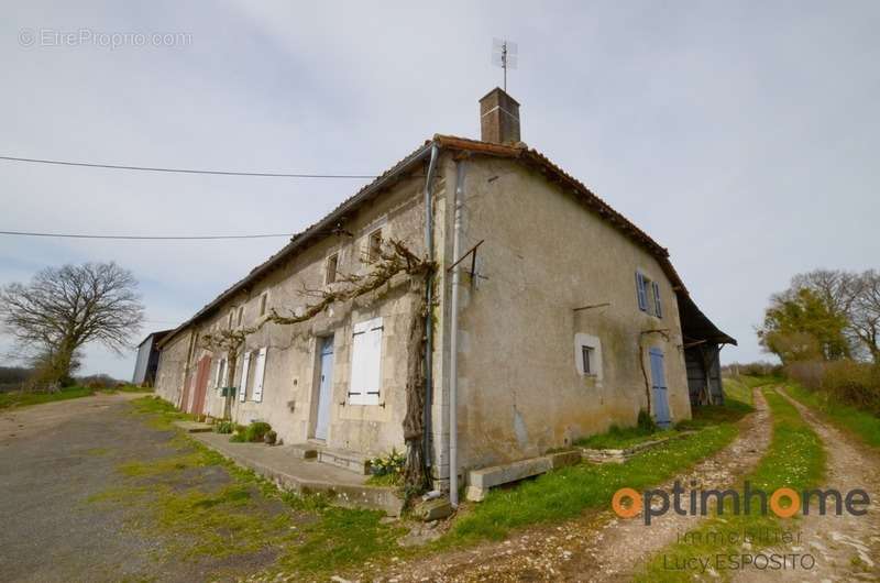 Maison à CHAMPAGNE-MOUTON