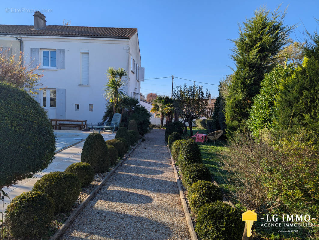 Maison à JONZAC