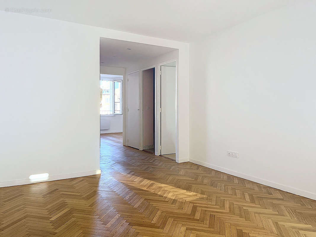 Appartement à MARSEILLE-4E