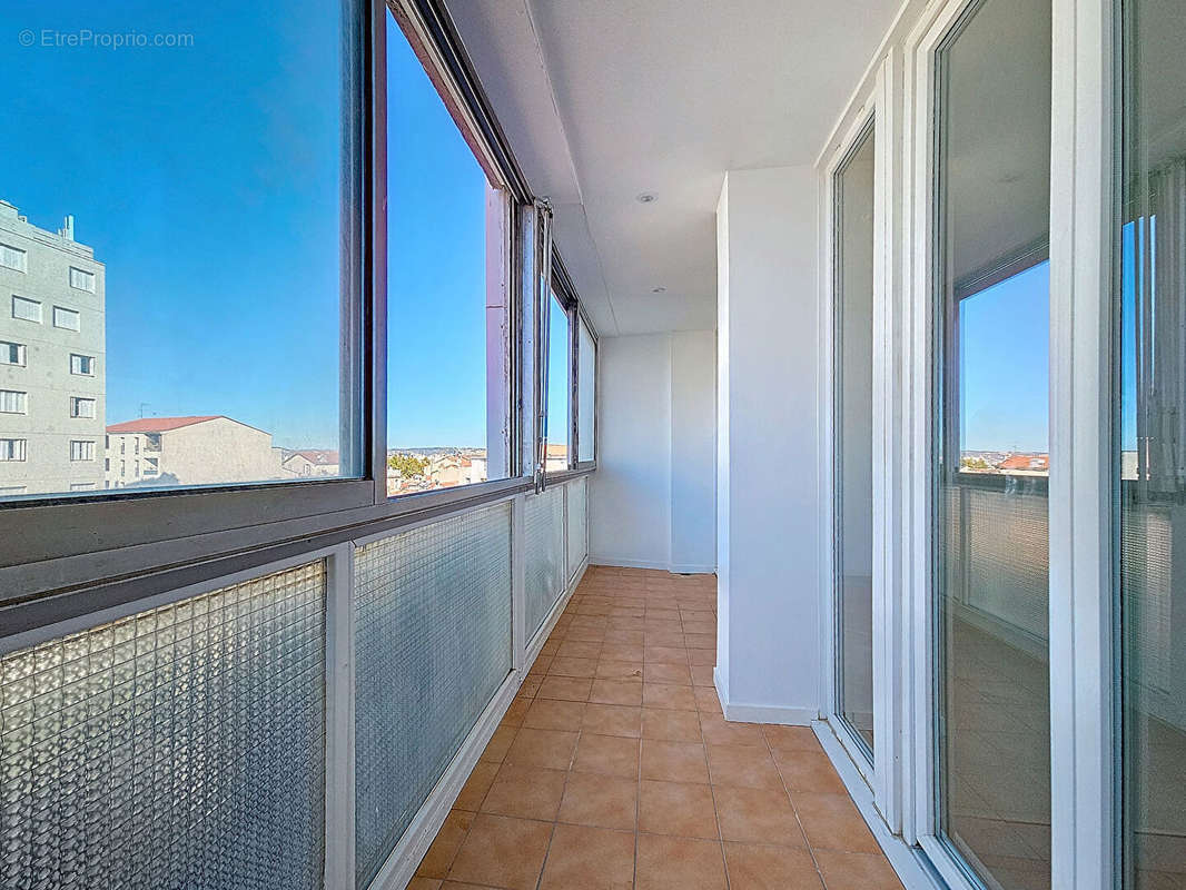 Appartement à MARSEILLE-4E