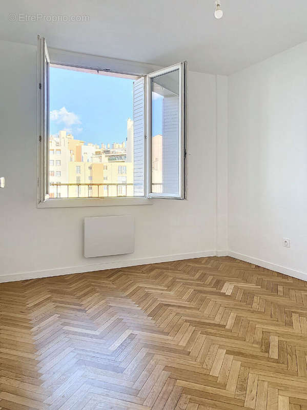 Appartement à MARSEILLE-4E