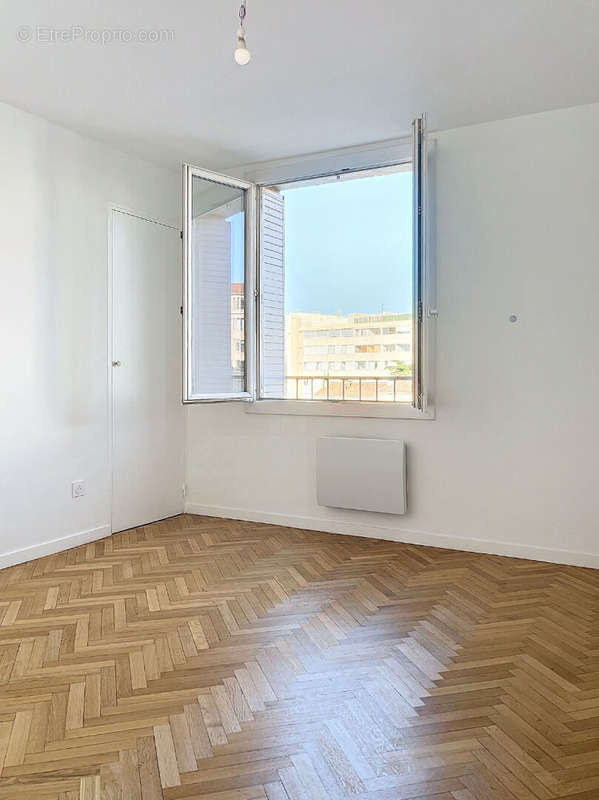 Appartement à MARSEILLE-4E