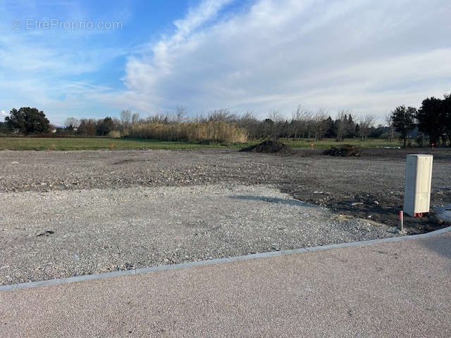 Terrain à SORGUES