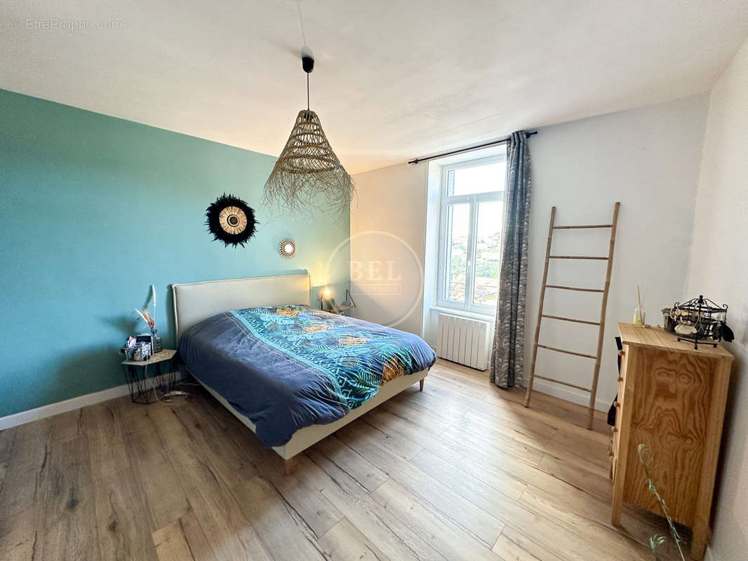 Appartement à CHAZELLES-SUR-LYON