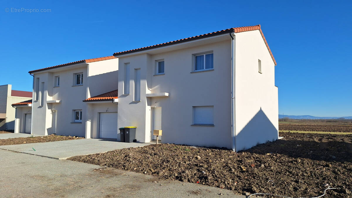 Maison à SAINT-BEAUZIRE