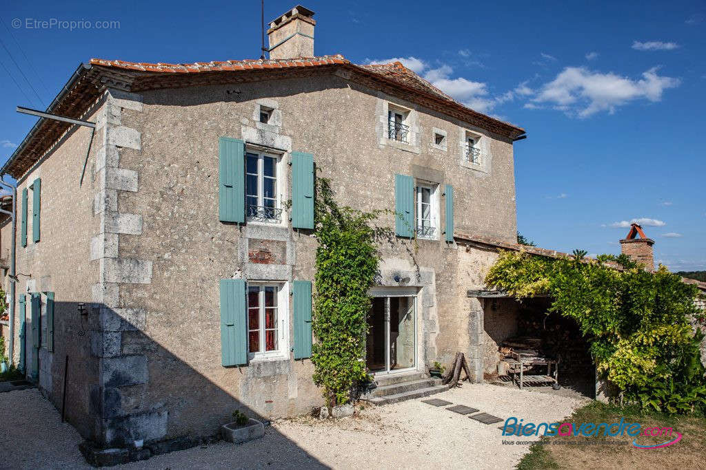 Maison à COURGEAC