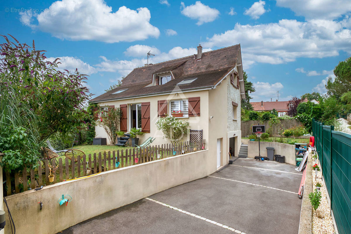 Maison à MONTFORT-L&#039;AMAURY