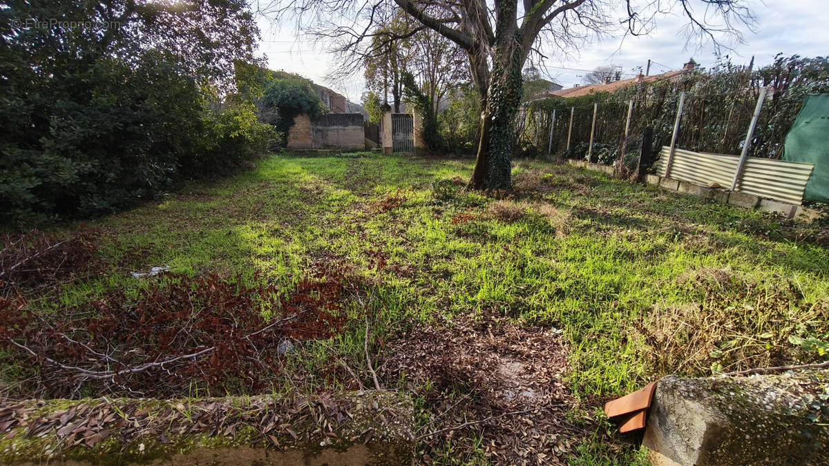 Terrain à SORGUES