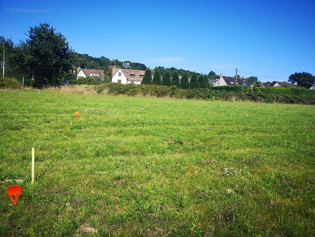 Terrain à LE VAL-SAINT-PERE