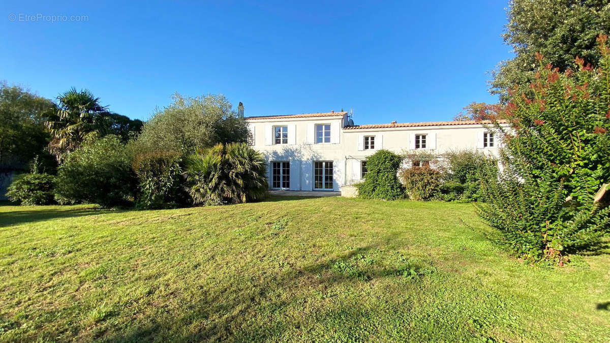 Maison à SAINT-ROMAIN-DE-BENET