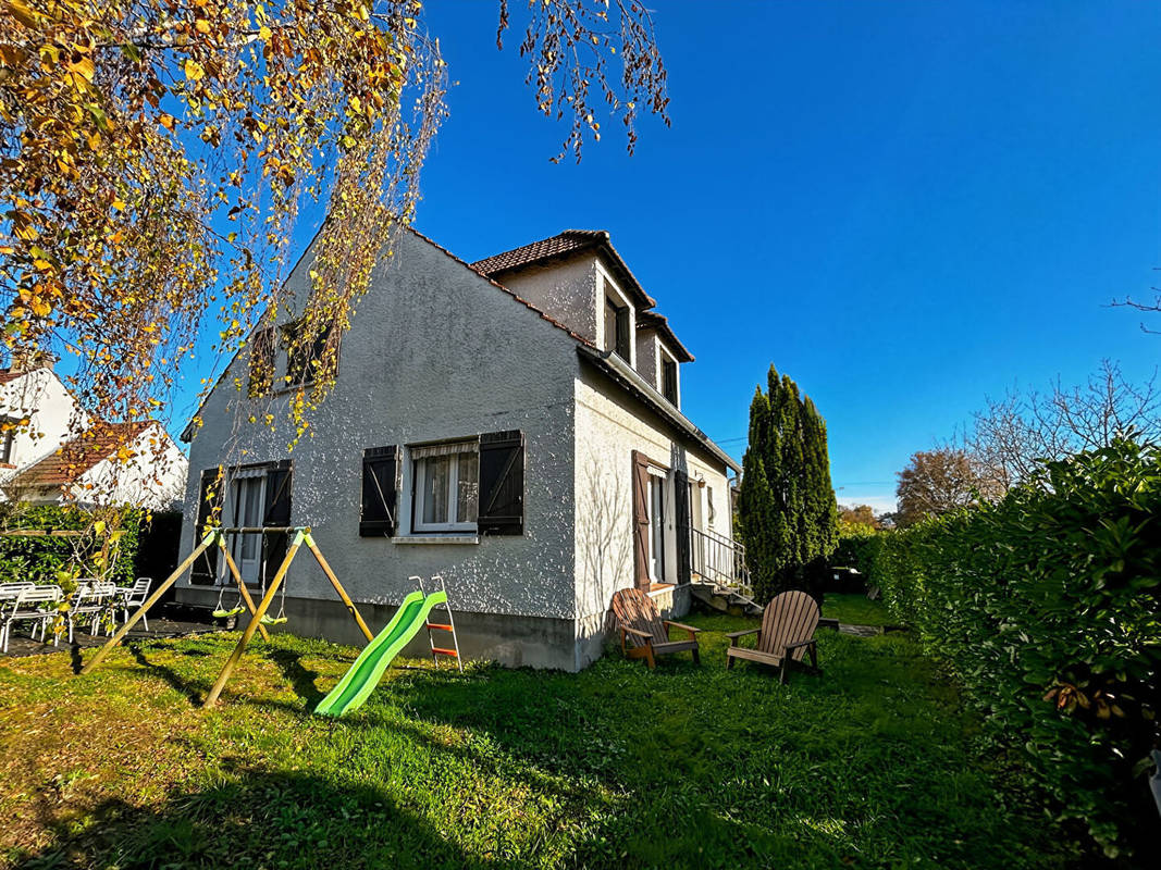 Maison à SAINTE-GENEVIEVE-DES-BOIS