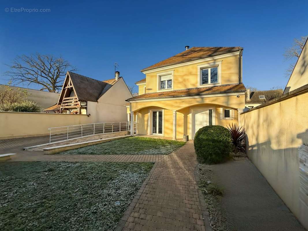 Maison à OZOIR-LA-FERRIERE