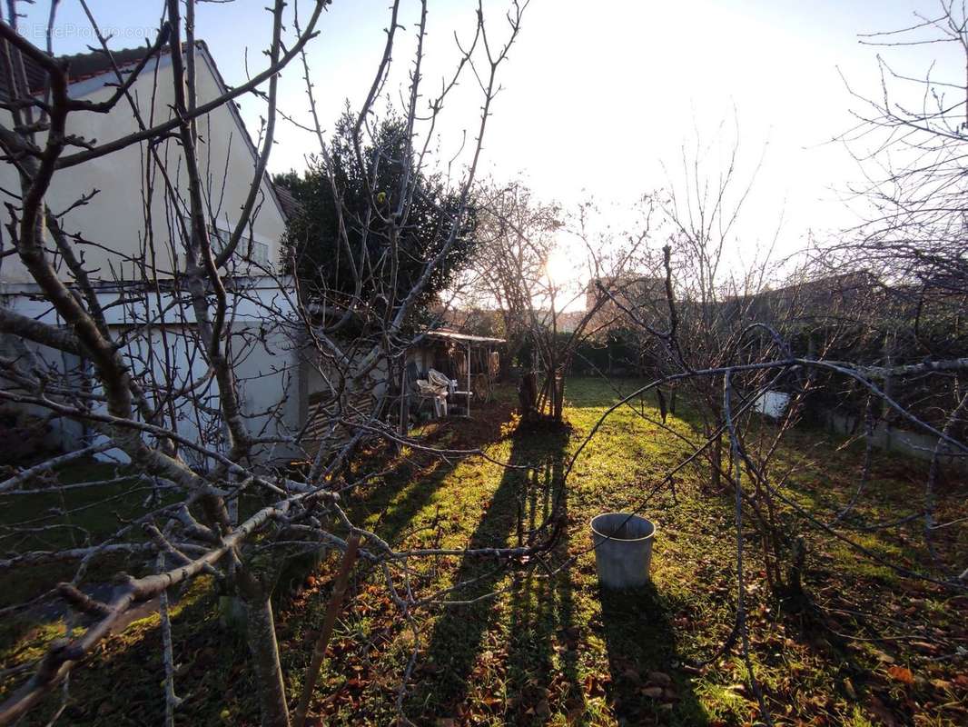 Terrain à MORET-SUR-LOING