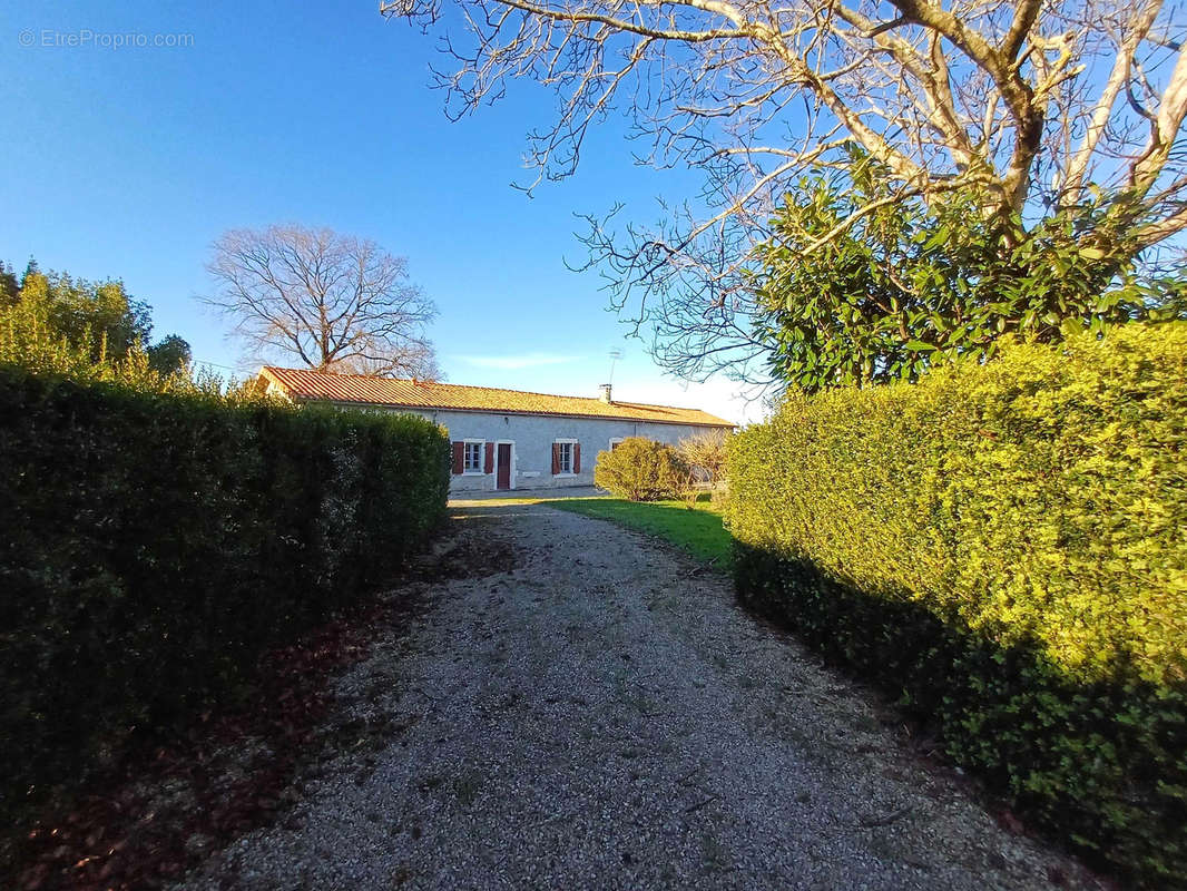 Maison à CHASSENEUIL-SUR-BONNIEURE