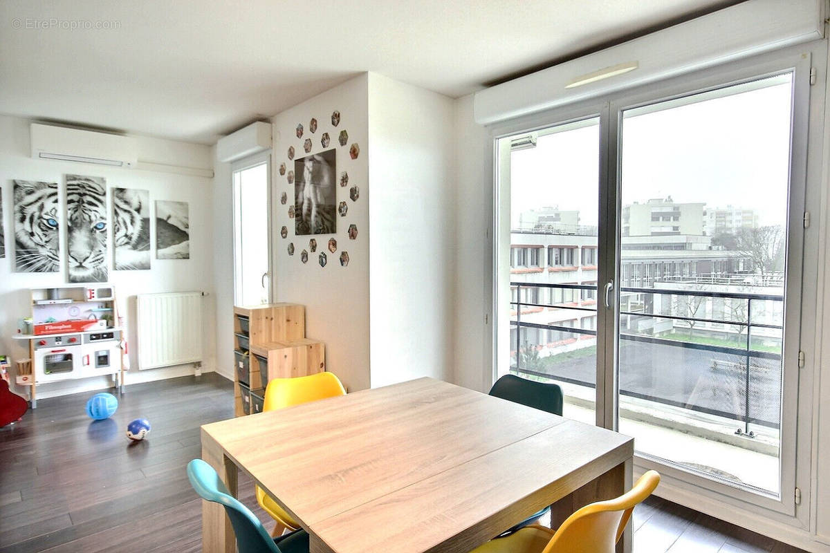 Appartement à FRESNES