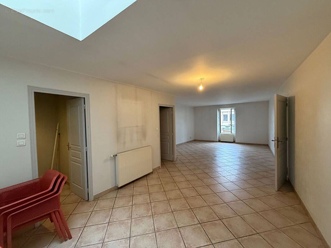 Appartement à RENAISON