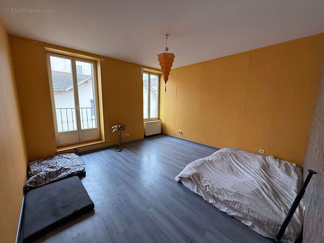 Appartement à RENAISON