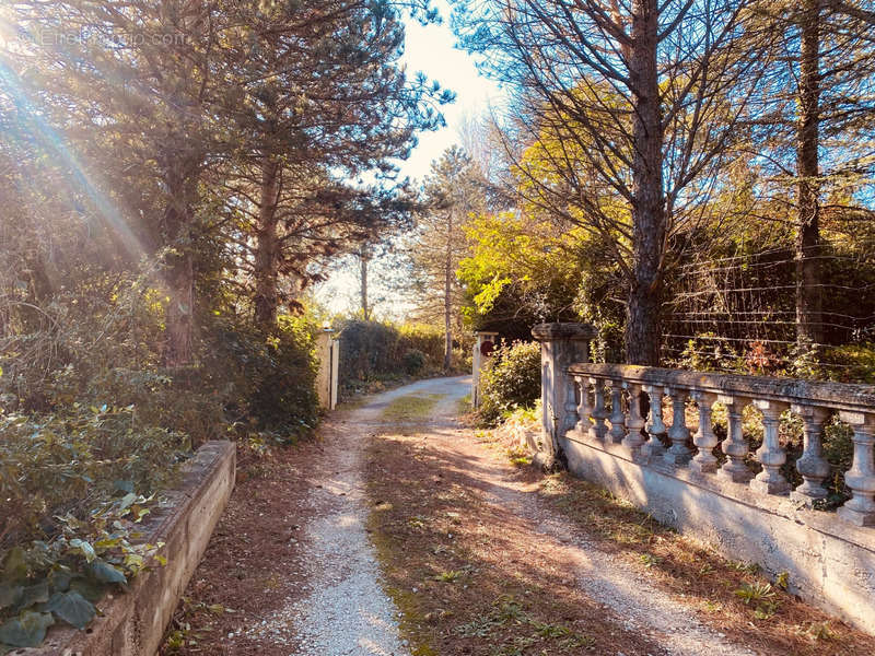 Maison à MONTELIMAR